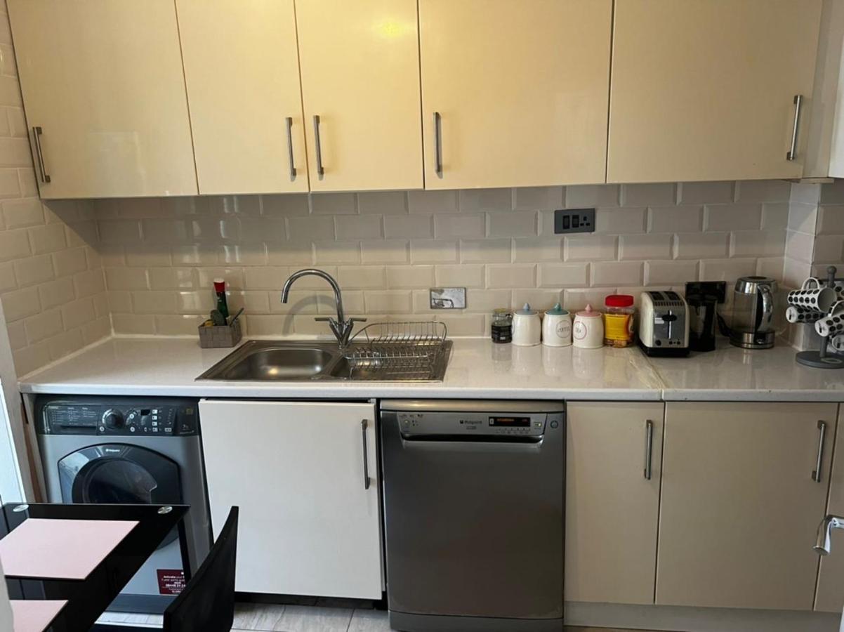 Cosy 2-Bedroom Flat In Finsbury Park, Modern, Convenient & Close To Central London! Exterior photo