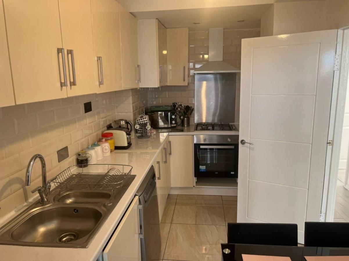 Cosy 2-Bedroom Flat In Finsbury Park, Modern, Convenient & Close To Central London! Exterior photo